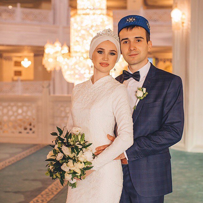 Платье на никах Восточный макияж